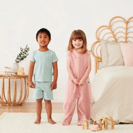 ErgoPouch - Sleep Suit Bag - Berries - 0.3 TOG 6 ErgoPouch - Sleep Suit Bag - Berries - 0.3 TOG - Image 4